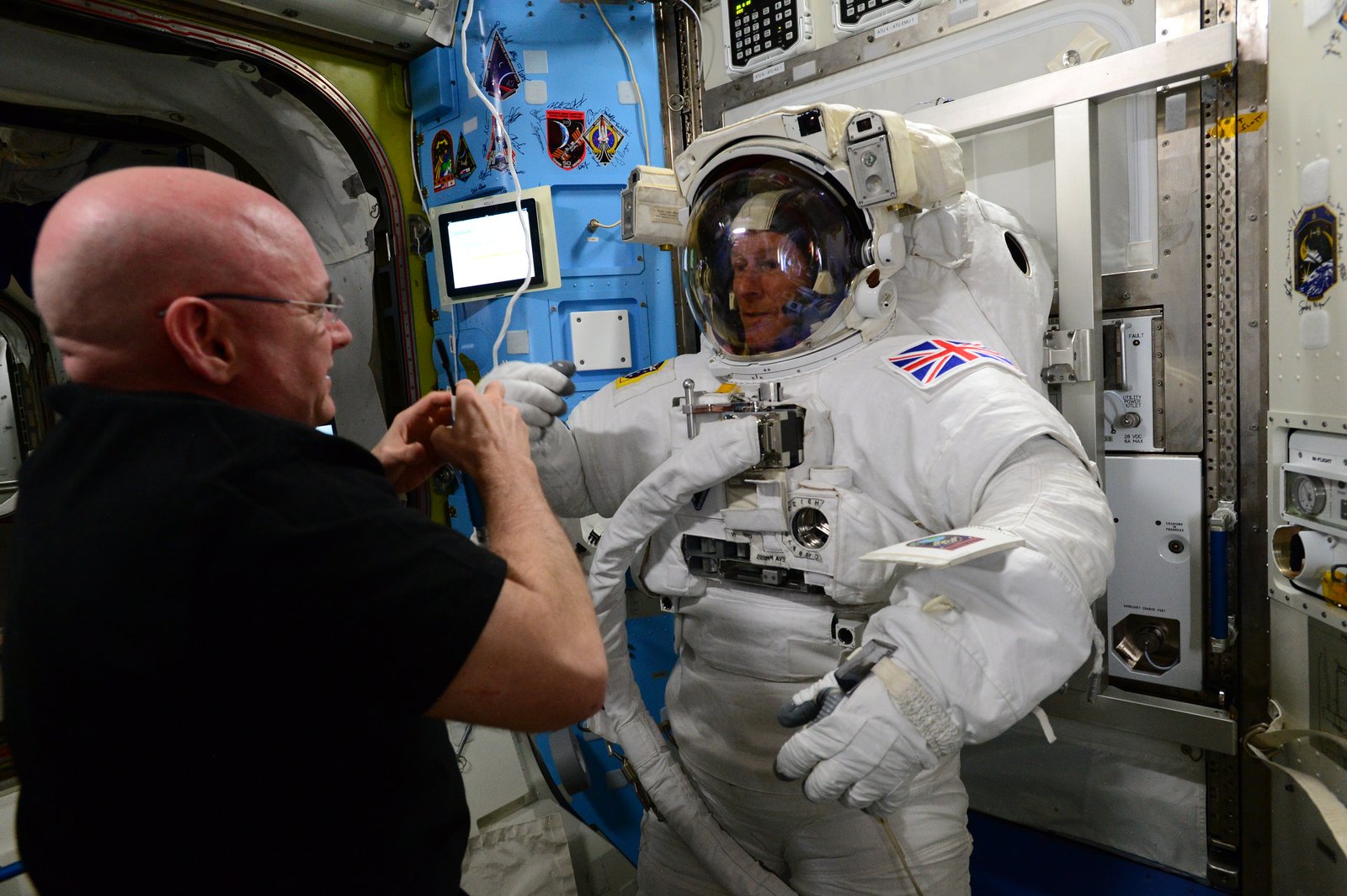 Tim Peake and Scott Kelly final checks on EVA suit - Destination Space